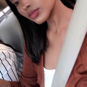 Meet your Posher, Yayasmin